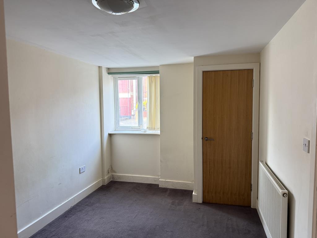 Lot: 115 - SUBSTANTIAL FREEHOLD INVESTMENT - Vacant Flat B Bedroom with painted walls and carpet